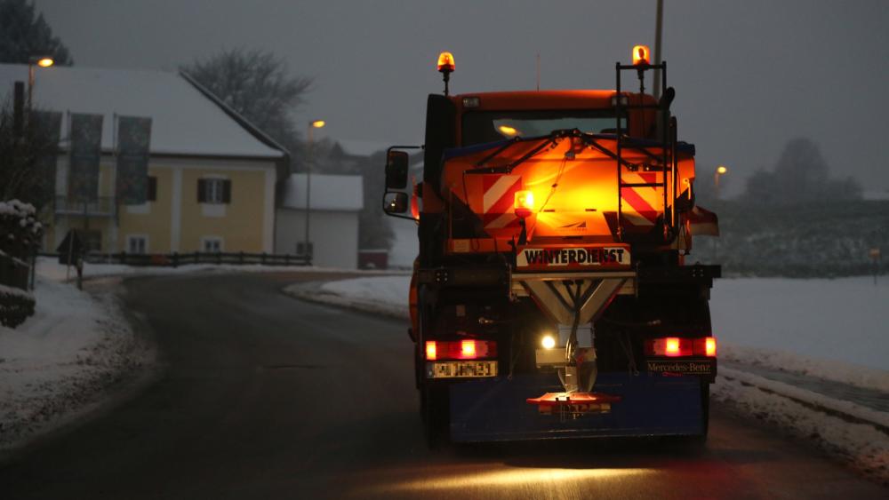 Schneeräumer, Schneeräumung der Straße